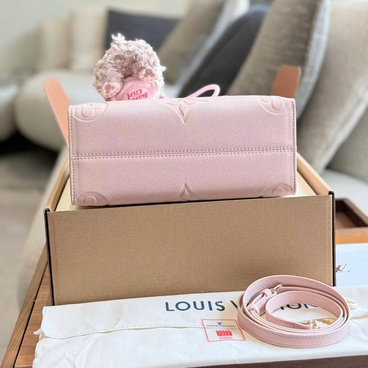 LV onthegoピンクのハンドバッグ【 50％割引+送料無料】