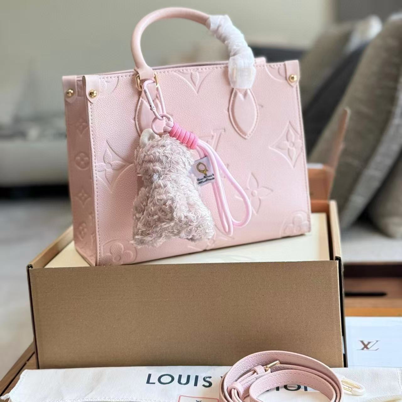 LV onthegoピンクのハンドバッグ【 50％割引+送料無料】