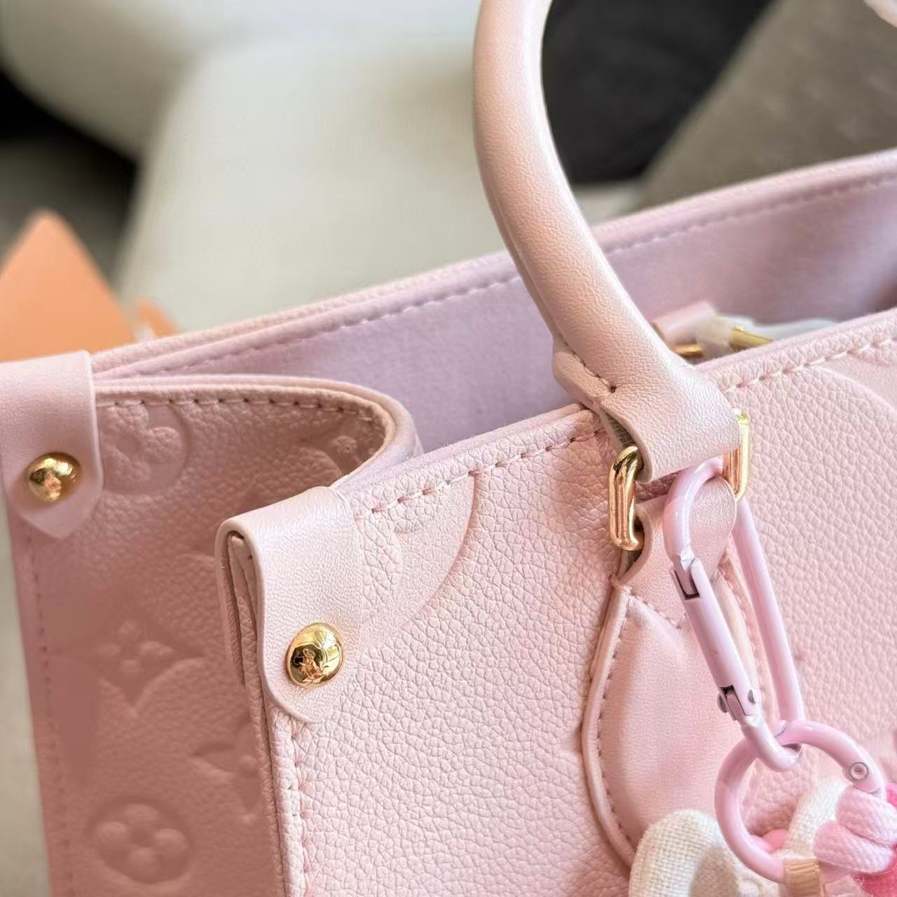 LV onthegoピンクのハンドバッグ【 50％割引+送料無料】