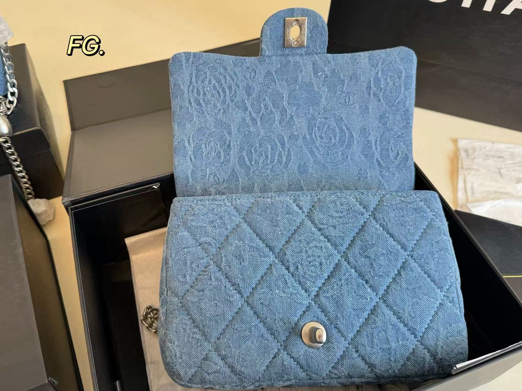 CHANE1 カメリアデニムチェーンバッグ【 50％割引+送料無料】