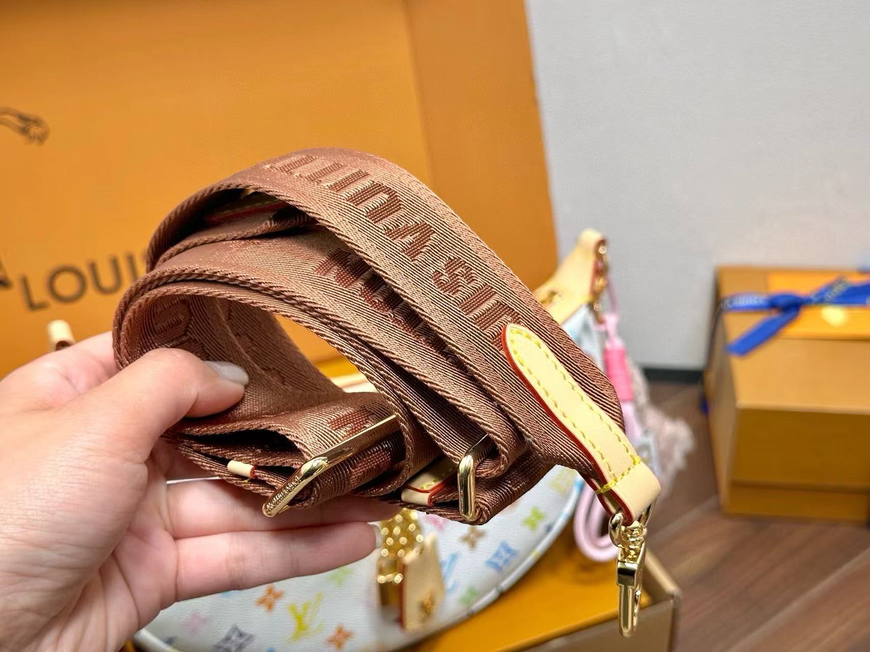 LVプリントのムーンバッグ【 50％割引+送料無料】