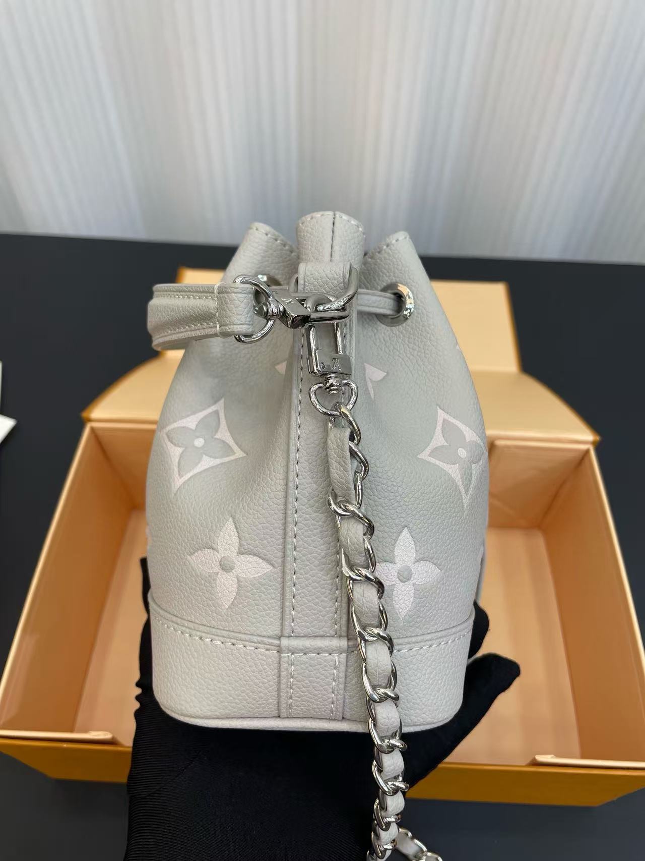 LVチェーンバケットバッグ【 50％割引+送料無料】