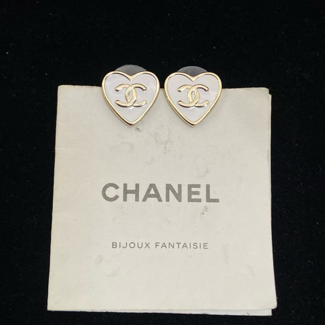 CHANE1 ダブルC ホワイトハートイヤリング【50％割引+送料無料】