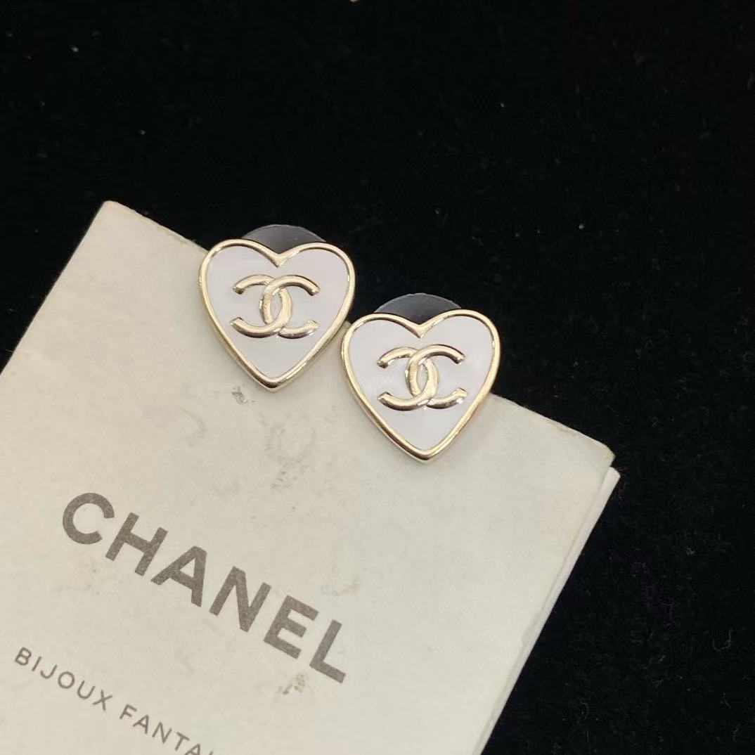 CHANE1 ダブルC ホワイトハートイヤリング【50％割引+送料無料】
