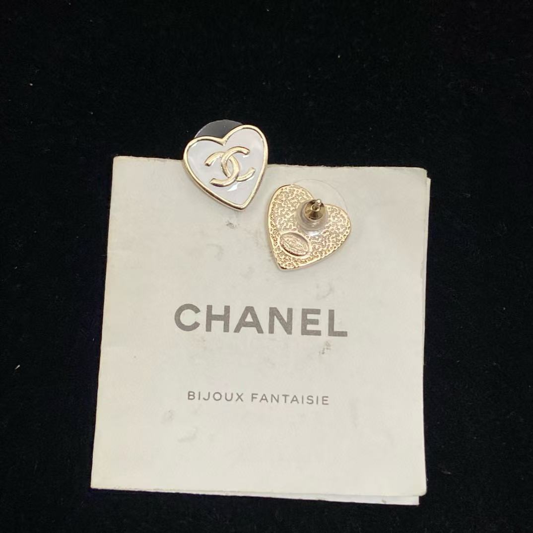 CHANE1 ダブルC ホワイトハートイヤリング【50％割引+送料無料】