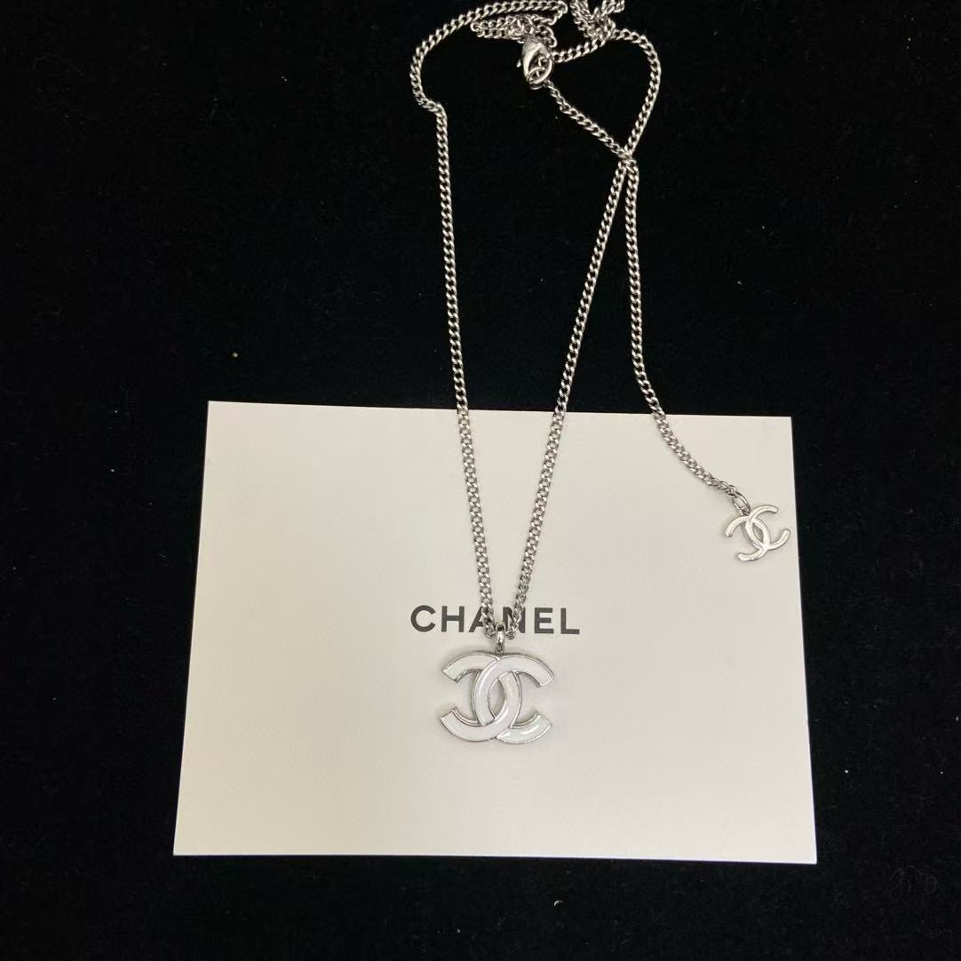 CHANE1 ホワイト ダブルC ネックレス【50％割引+送料無料】