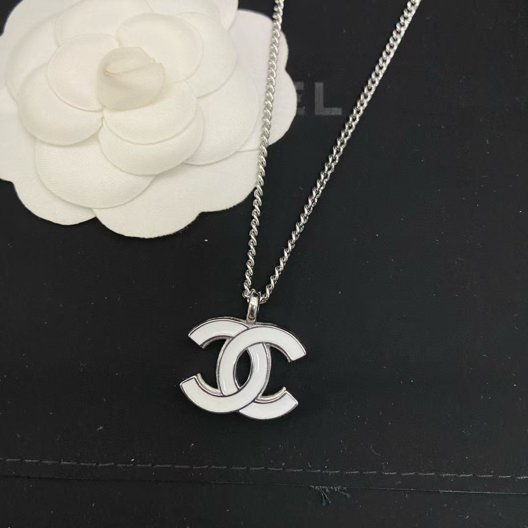 CHANE1 ホワイト ダブルC ネックレス【50％割引+送料無料】