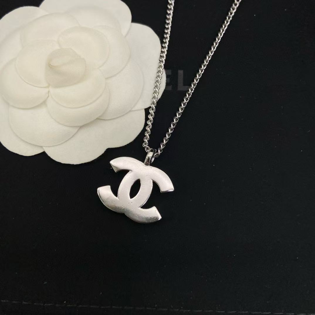 CHANE1 ホワイト ダブルC ネックレス【50％割引+送料無料】
