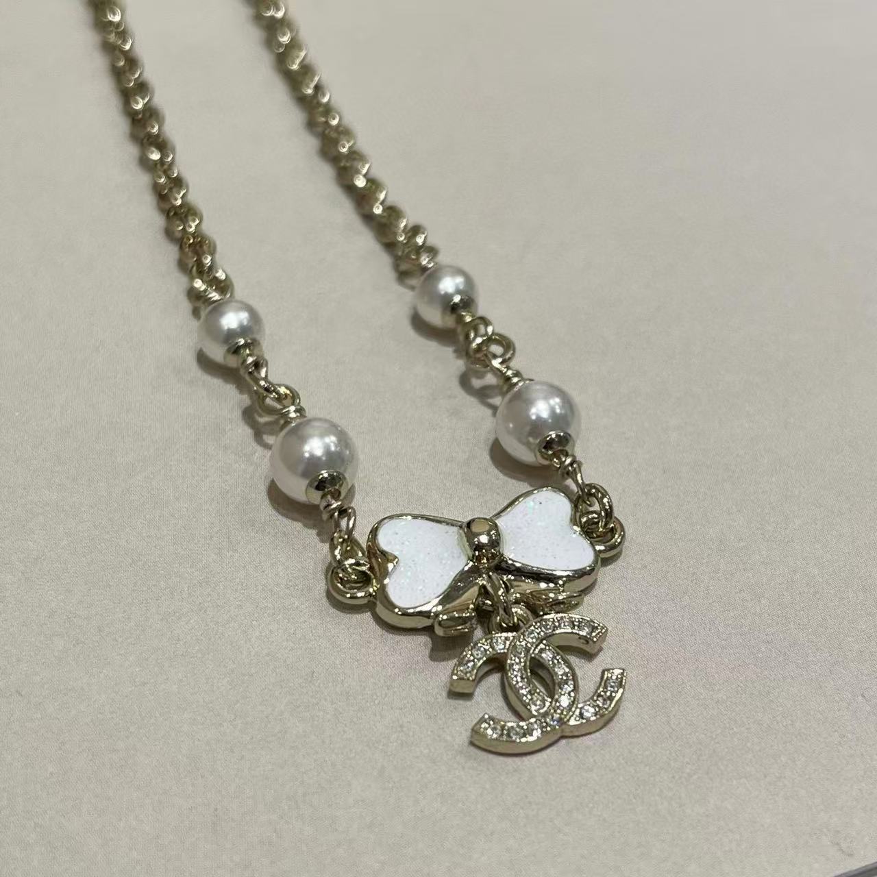 CHANE1 ホワイトダブルCパールネックレス【50％割引+送料無料】