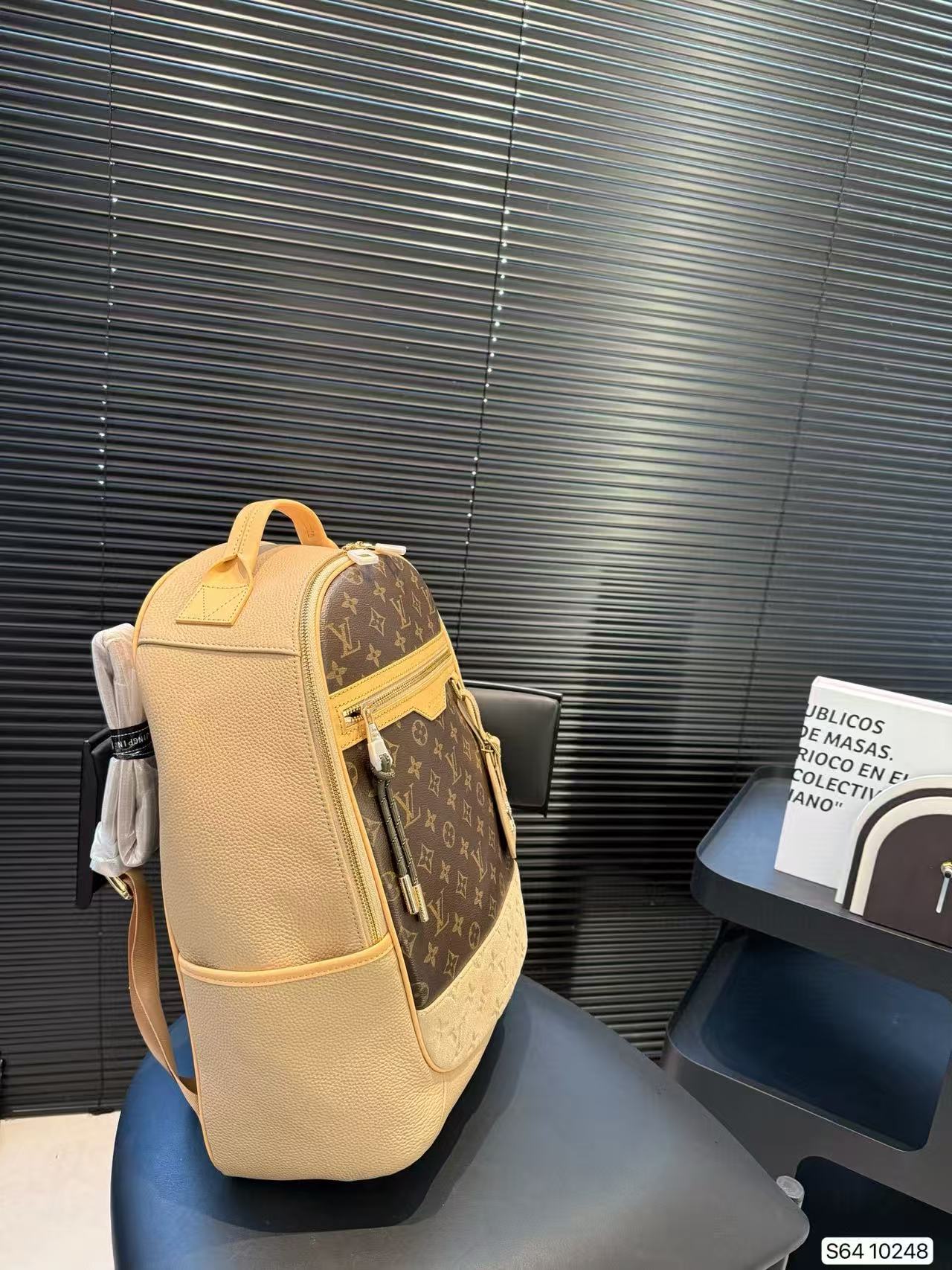 LVの高品質メンズバックパック【 50％割引+送料無料】