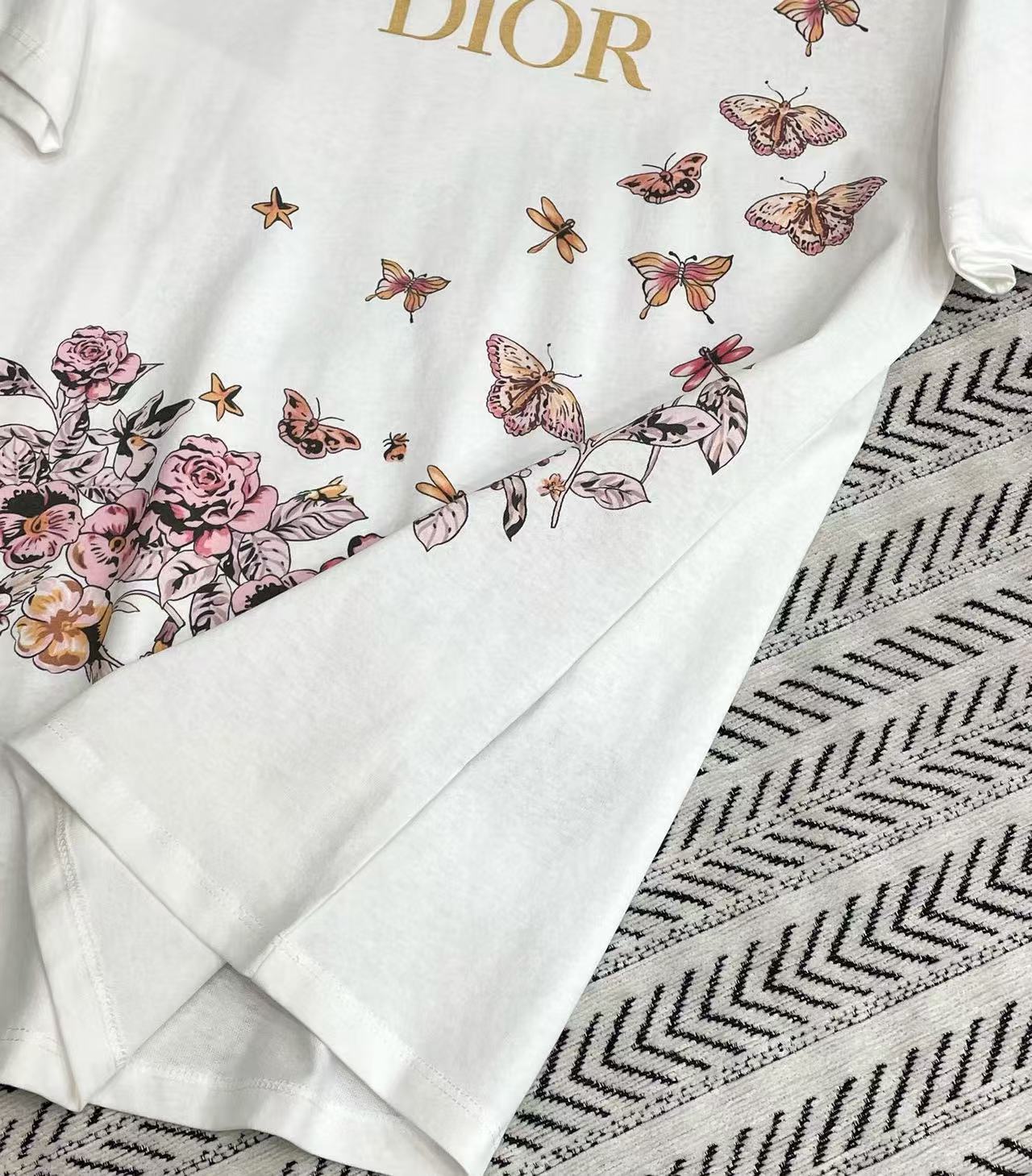 DI0R バタフライプリント レタリング Tシャツ【 50％割引+送料無料】