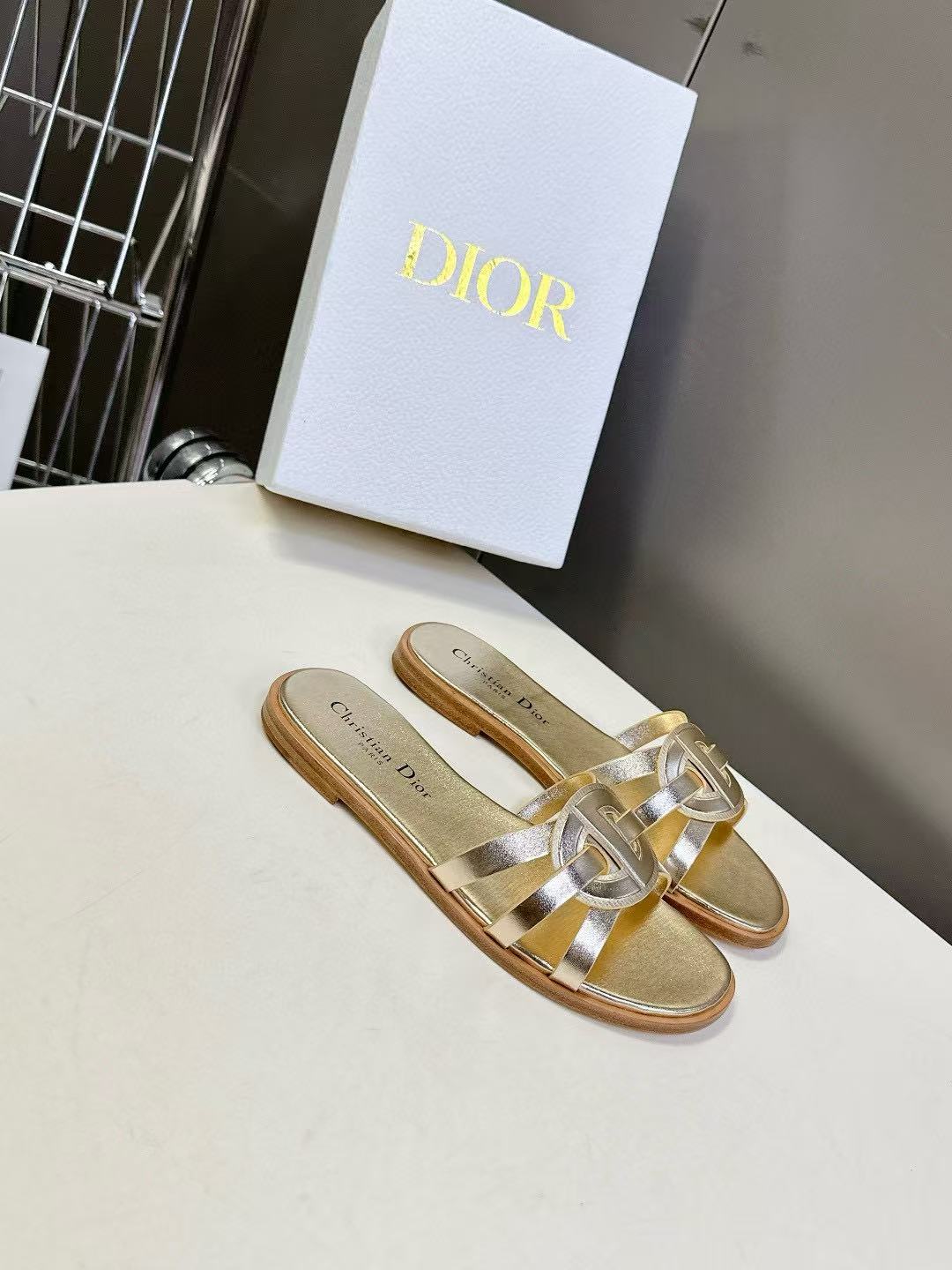 DI0R 高品質 CD スリッパ【50％割引+送料無料】