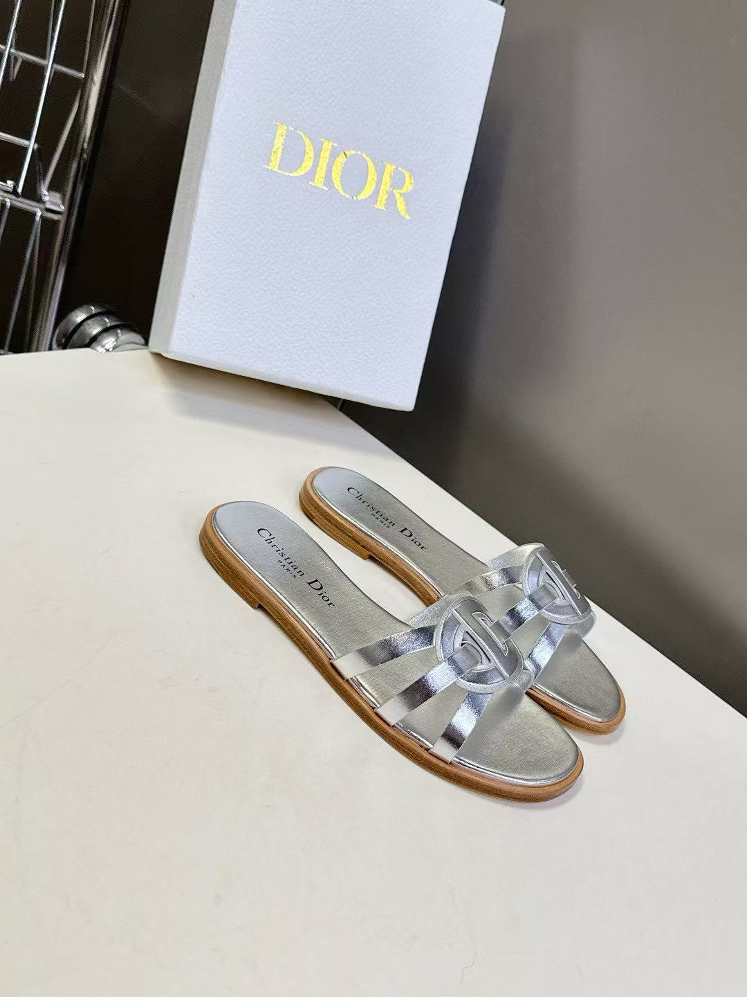 DI0R 高品質 CD スリッパ【50％割引+送料無料】