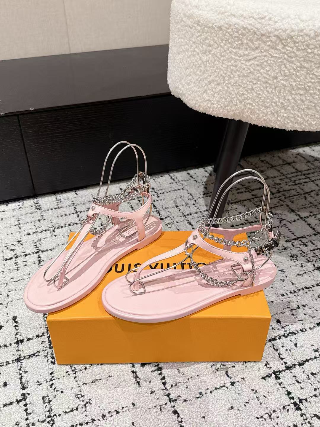 LVの高品質チェーンフラットサンダル【50％割引+送料無料】