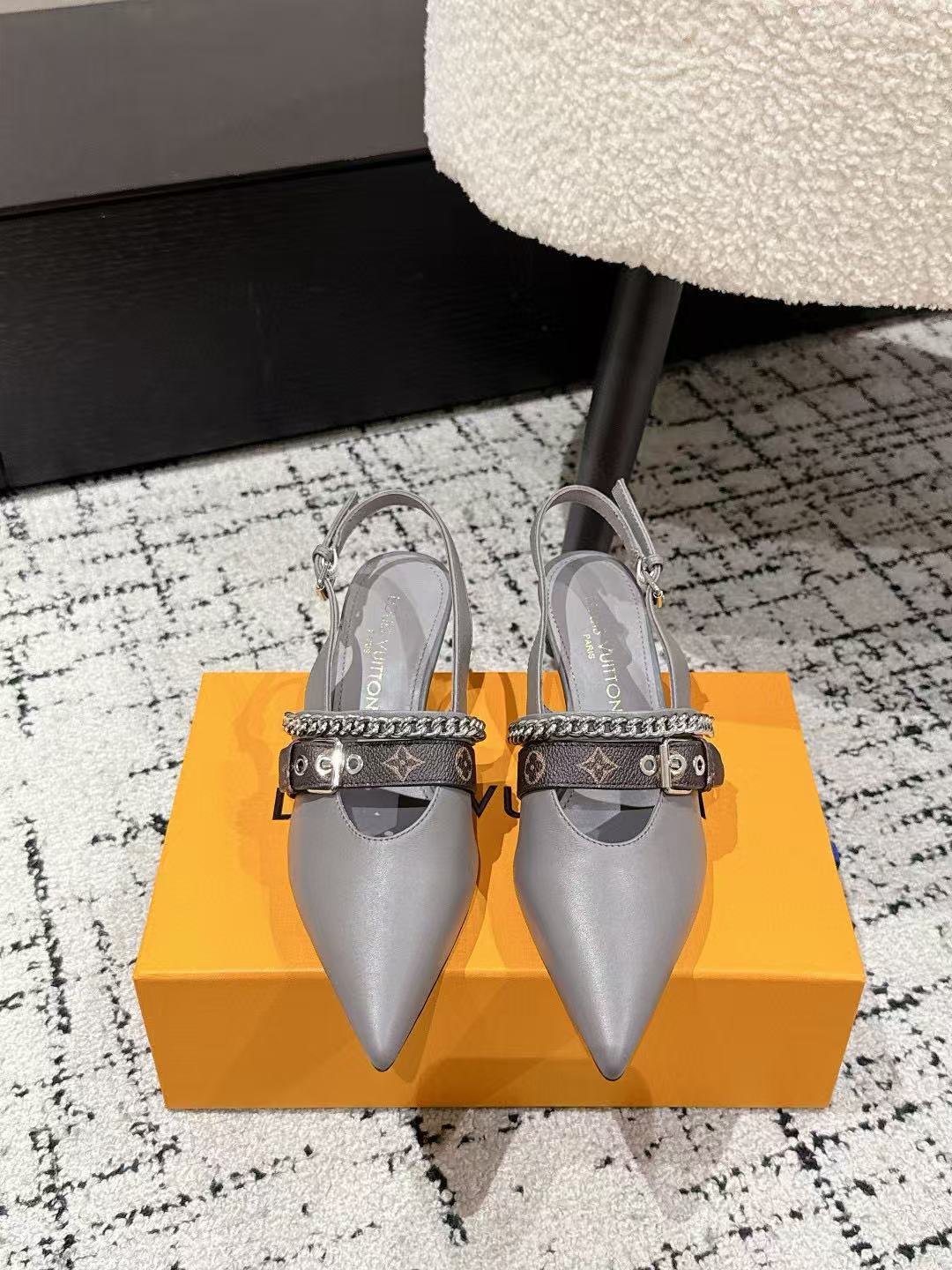 LVの高品質チェーンポインテッドローヒール【50％割引+送料無料】