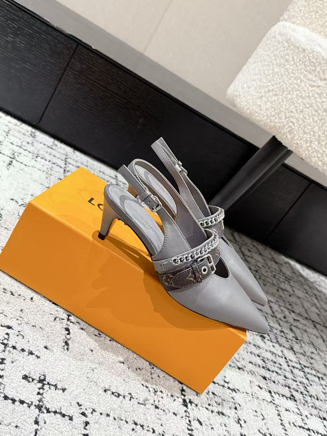 LVの高品質チェーンポインテッドローヒール【50％割引+送料無料】