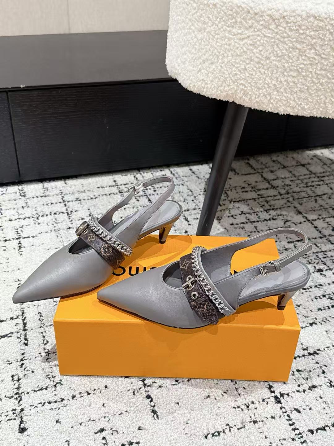 LVの高品質チェーンポインテッドローヒール【50％割引+送料無料】