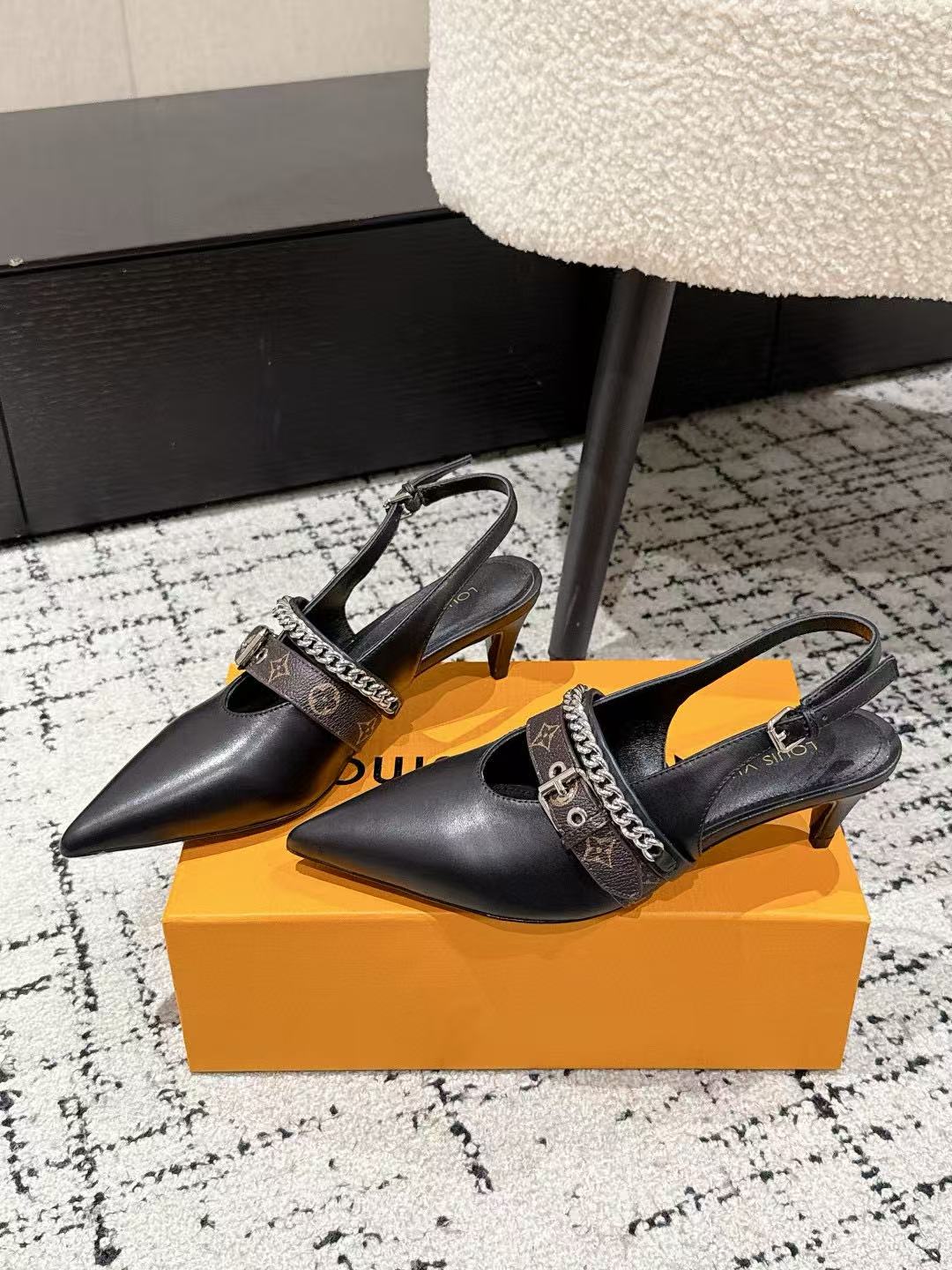 LVの高品質チェーンポインテッドローヒール【50％割引+送料無料】