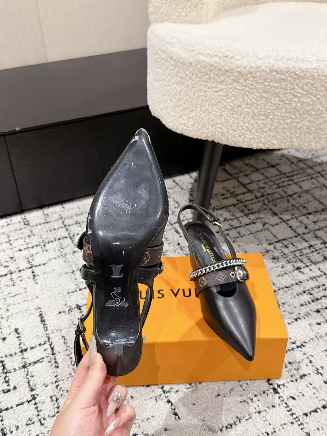 LVの高品質チェーンポインテッドローヒール【50％割引+送料無料】