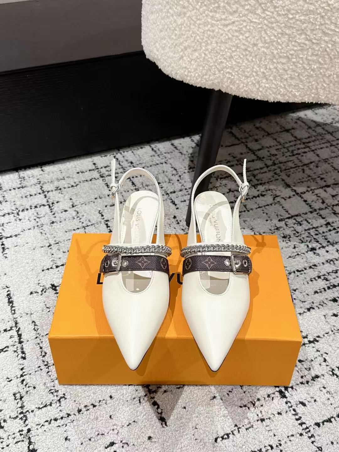 LVの高品質チェーンポインテッドローヒール【50％割引+送料無料】