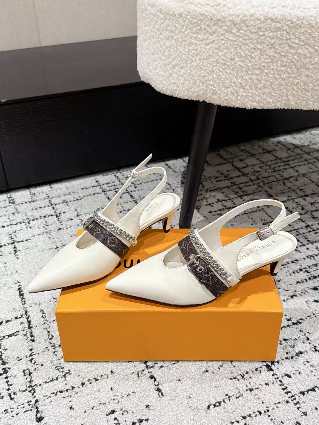 LVの高品質チェーンポインテッドローヒール【50％割引+送料無料】