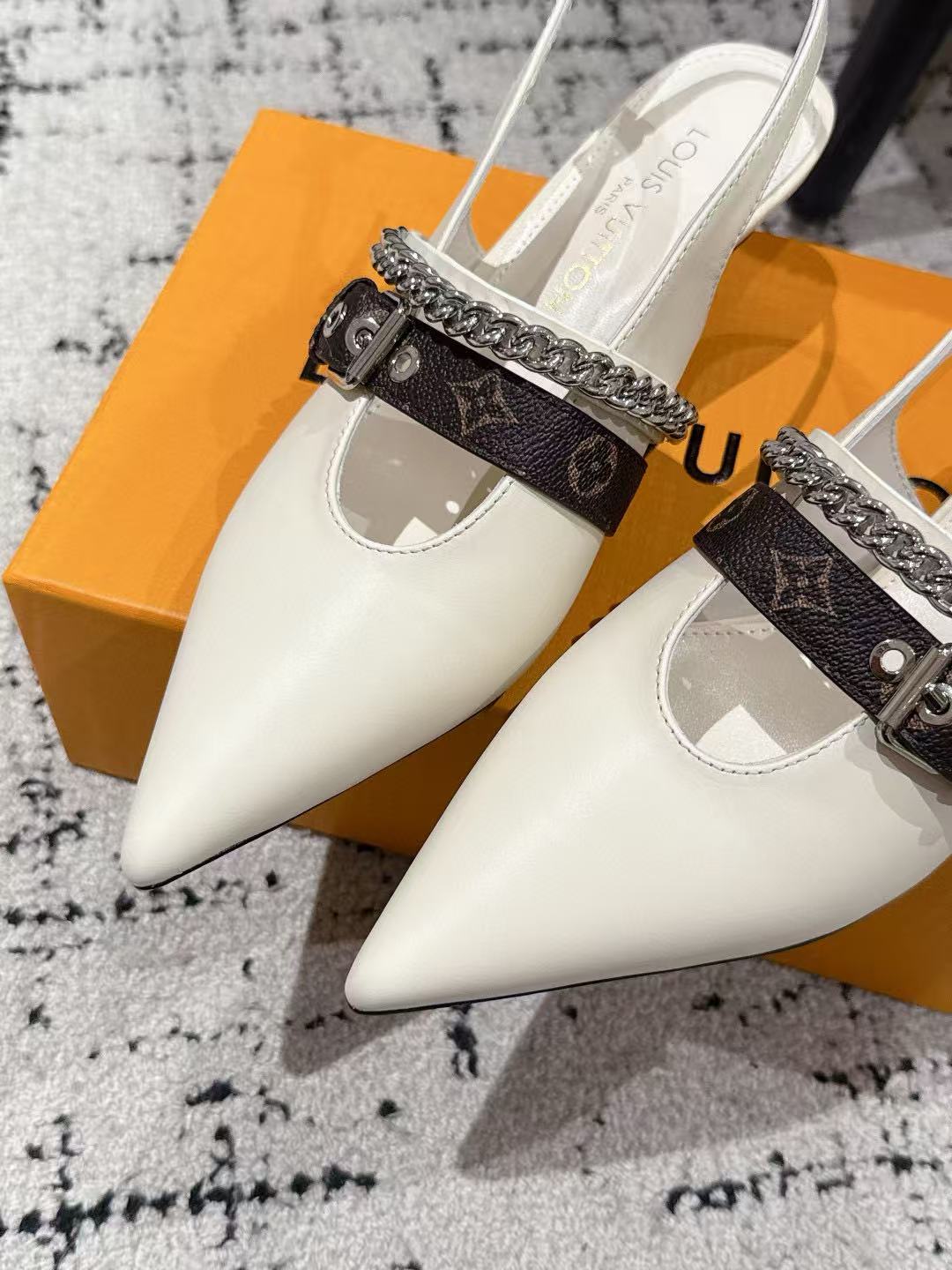 LVの高品質チェーンポインテッドローヒール【50％割引+送料無料】