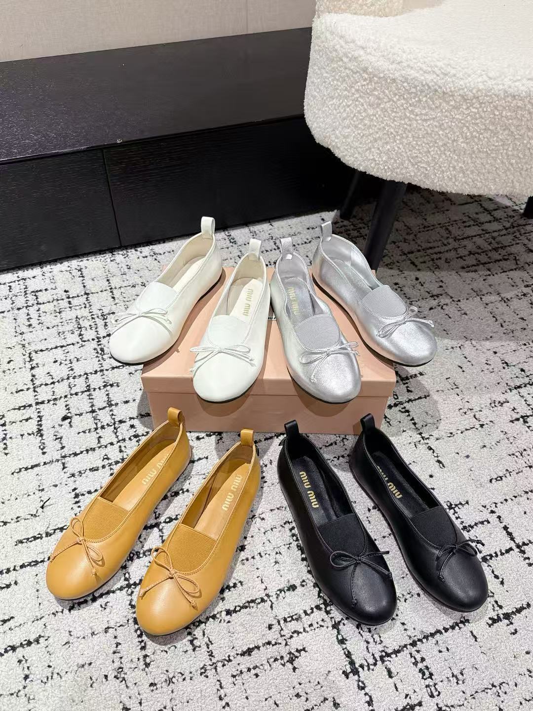 M1UM1U 高品質 蝶結び フラットシューズ【50％割引+送料無料】