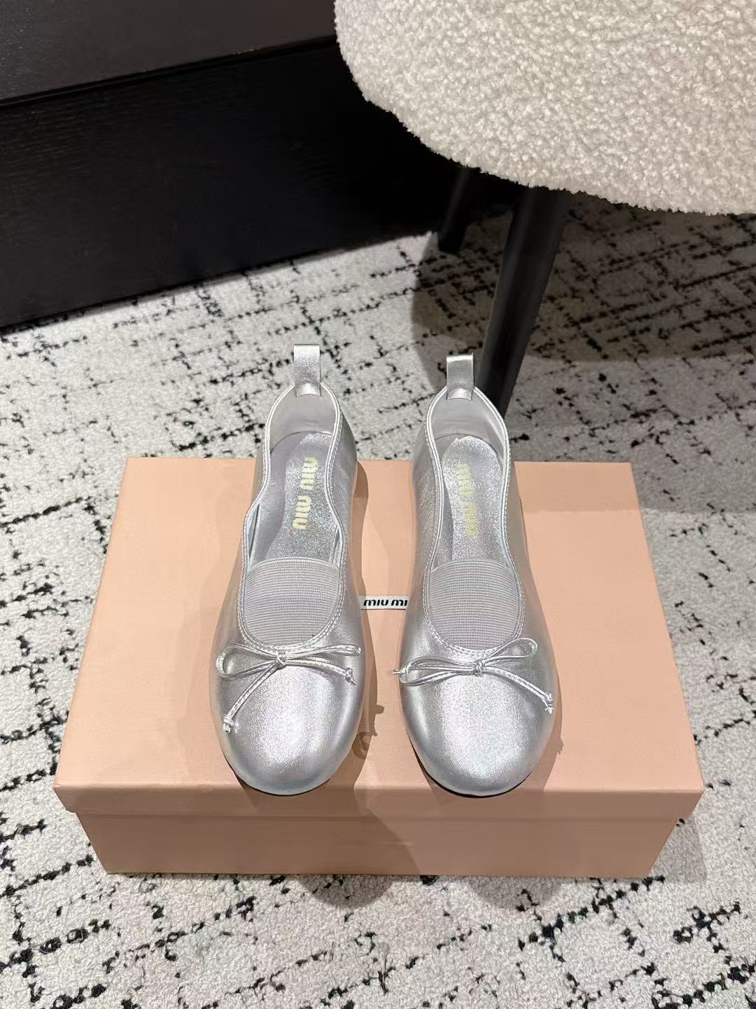 M1UM1U 高品質 蝶結び フラットシューズ【50％割引+送料無料】