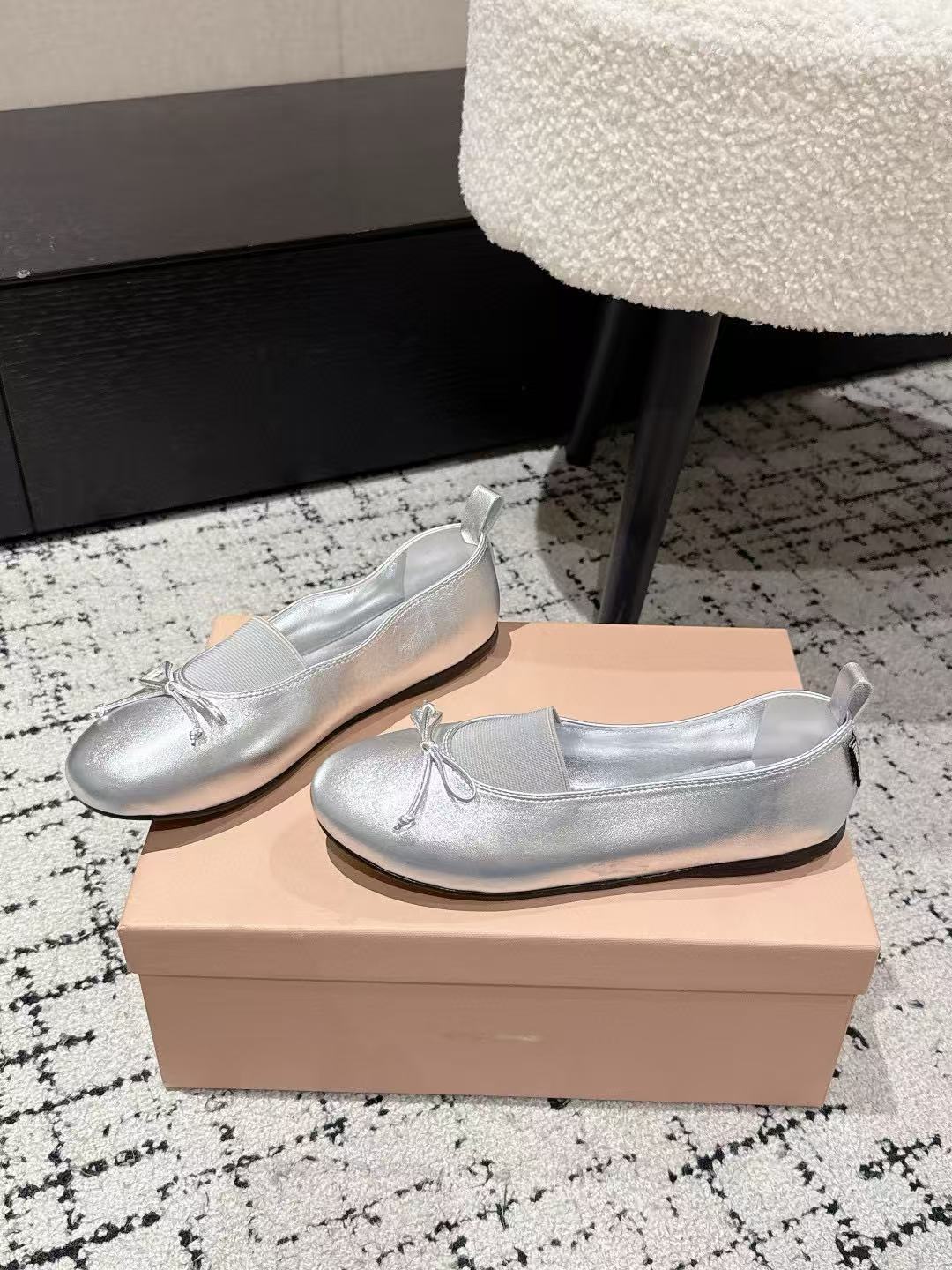 M1UM1U 高品質 蝶結び フラットシューズ【50％割引+送料無料】