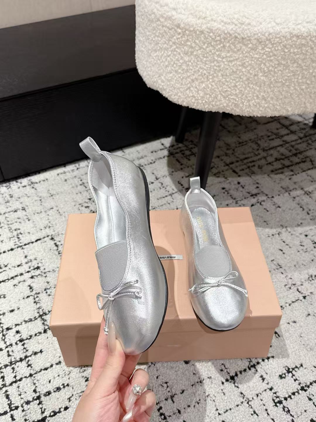 M1UM1U 高品質 蝶結び フラットシューズ【50％割引+送料無料】