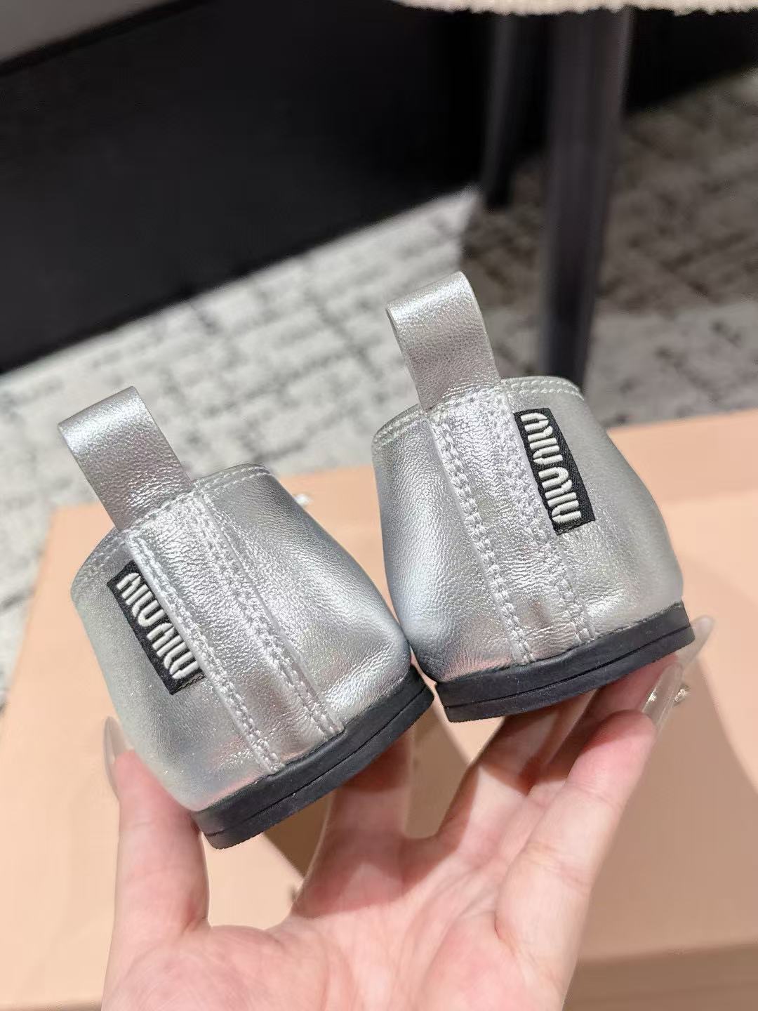 M1UM1U 高品質 蝶結び フラットシューズ【50％割引+送料無料】