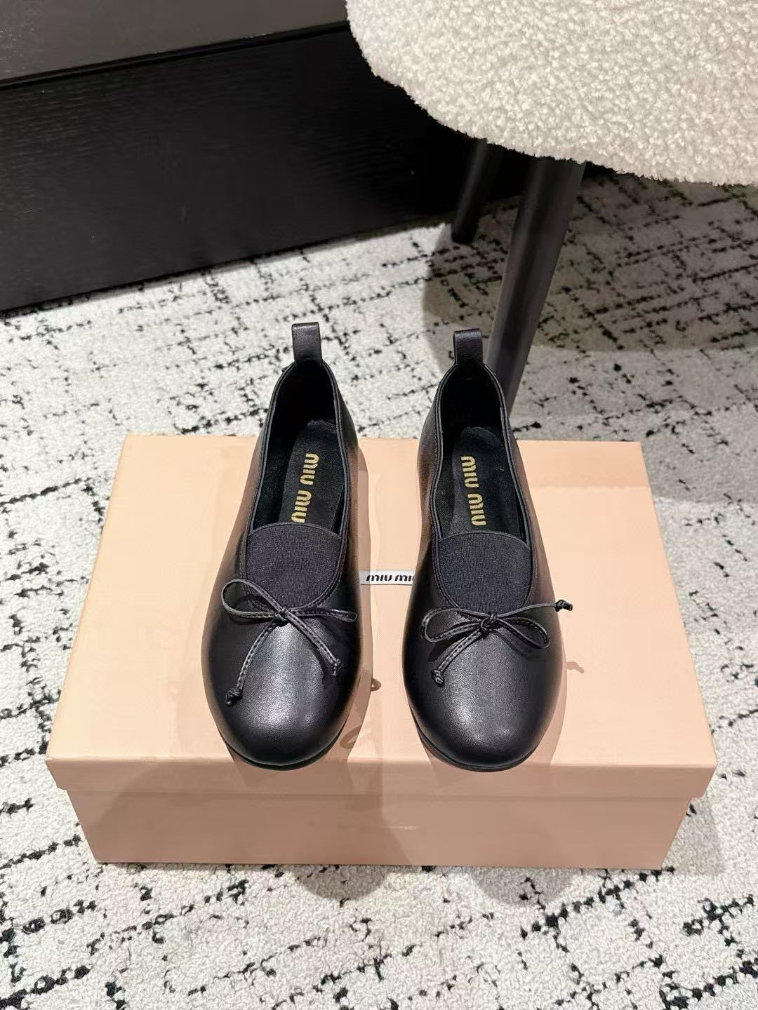 M1UM1U 高品質 蝶結び フラットシューズ【50％割引+送料無料】