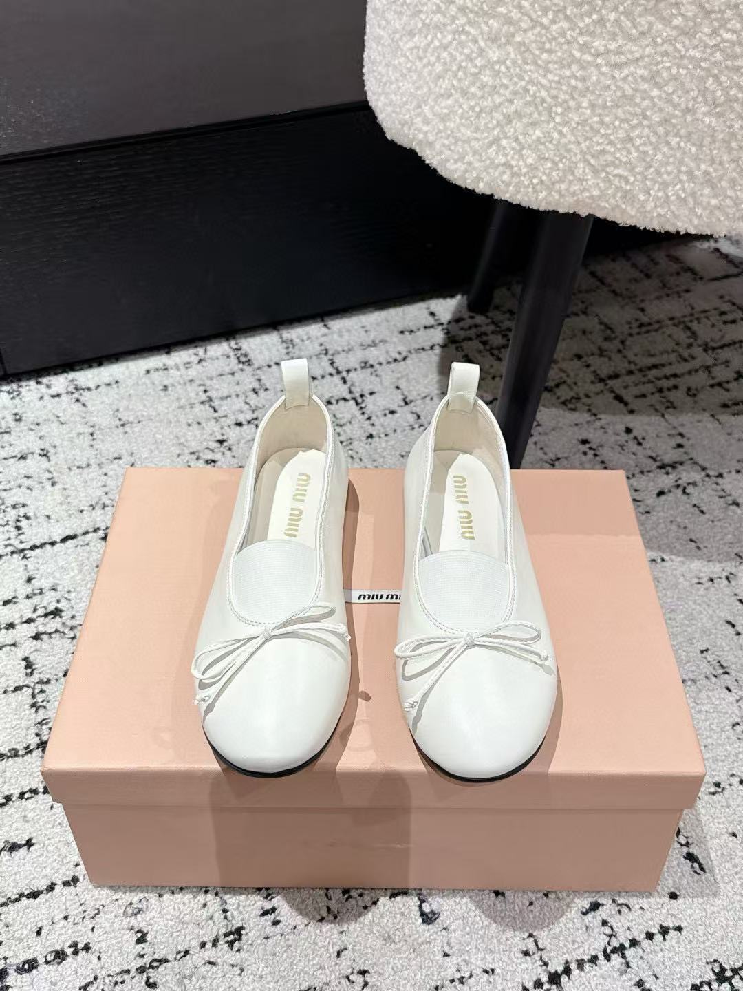 M1UM1U 高品質 蝶結び フラットシューズ【50％割引+送料無料】
