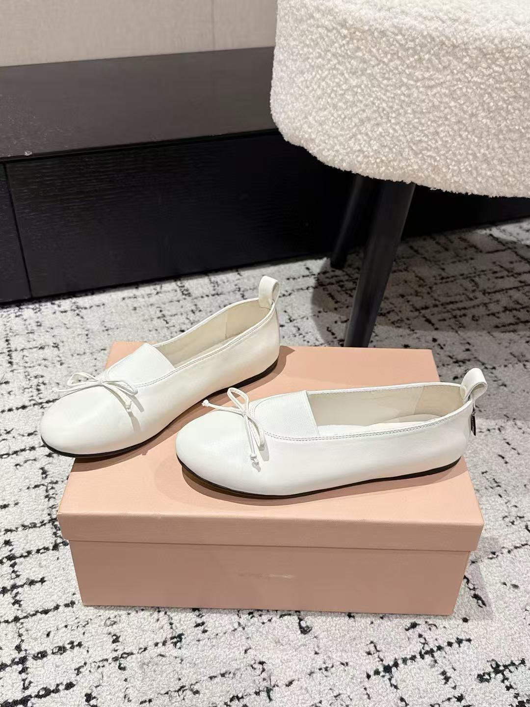 M1UM1U 高品質 蝶結び フラットシューズ【50％割引+送料無料】