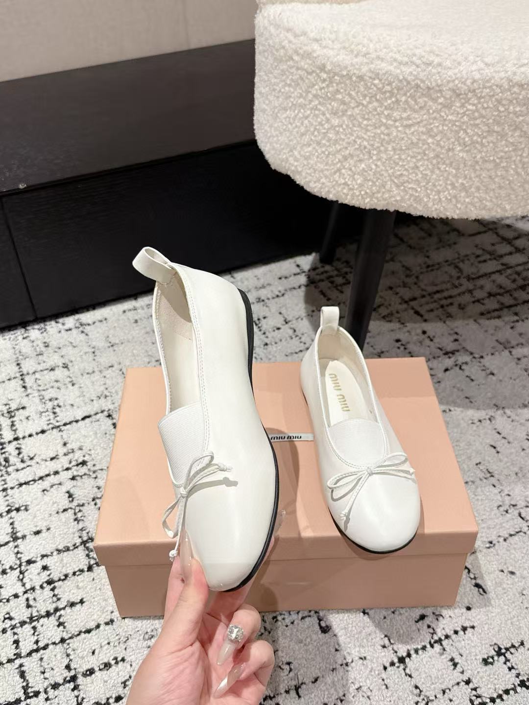 M1UM1U 高品質 蝶結び フラットシューズ【50％割引+送料無料】