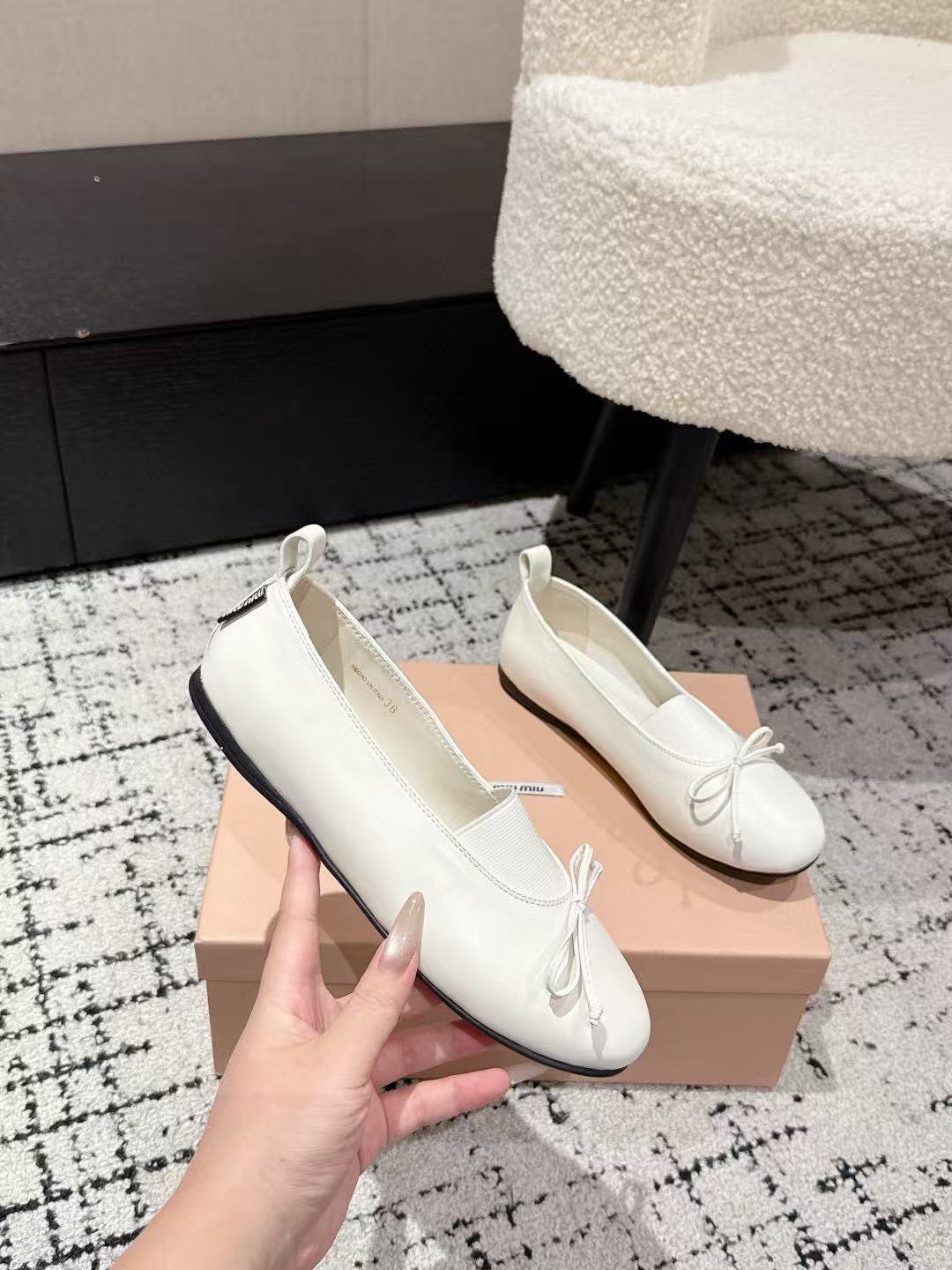 M1UM1U 高品質 蝶結び フラットシューズ【50％割引+送料無料】