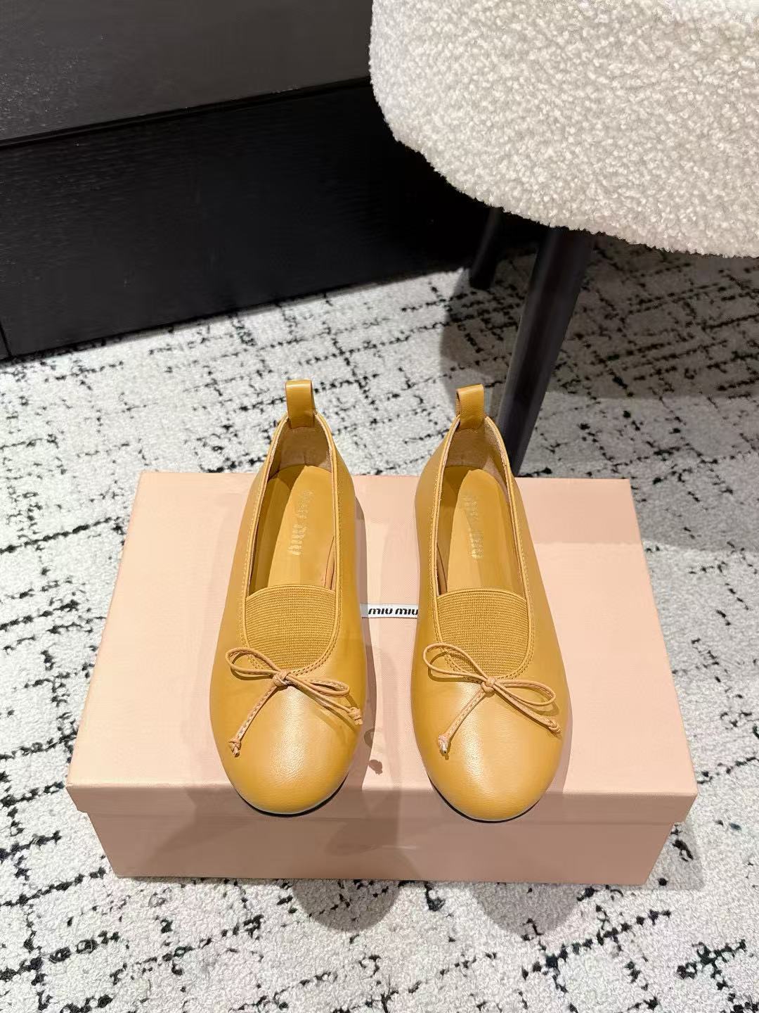 M1UM1U 高品質 蝶結び フラットシューズ【50％割引+送料無料】