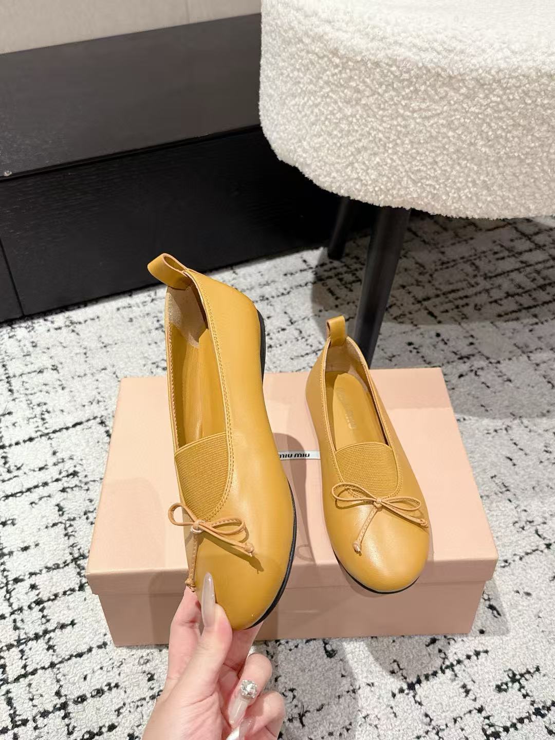 M1UM1U 高品質 蝶結び フラットシューズ【50％割引+送料無料】