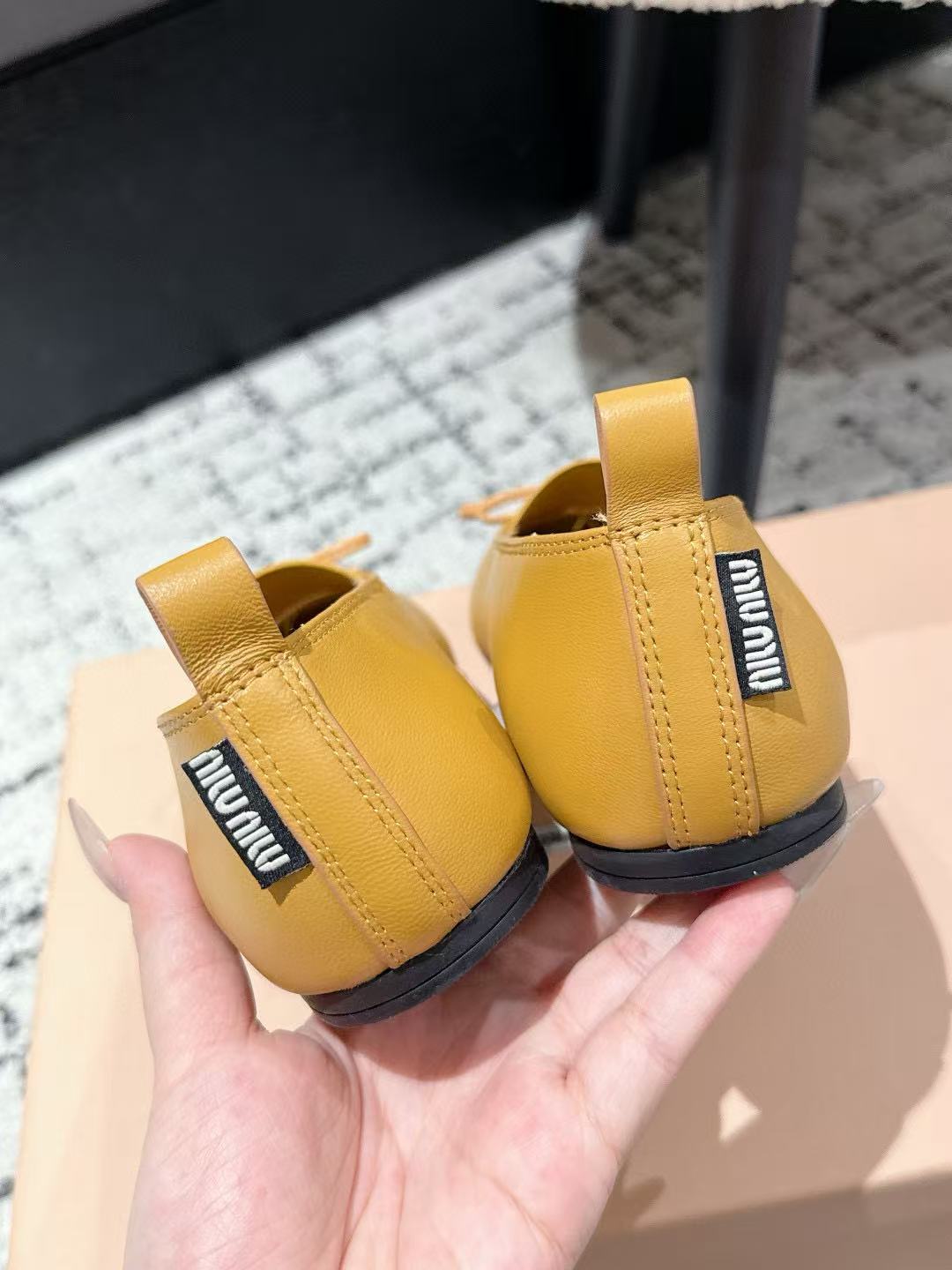 M1UM1U 高品質 蝶結び フラットシューズ【50％割引+送料無料】