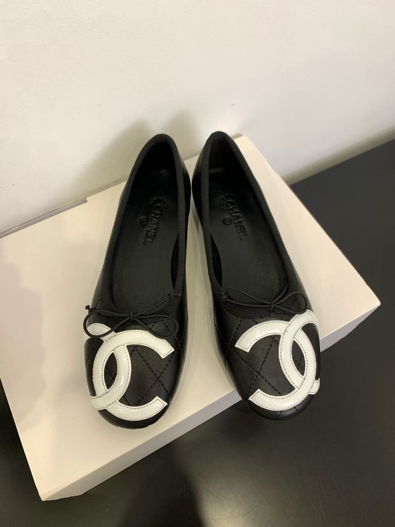 CHANE 1 ダブルC シープスキン フラットシューズ【50％割引+送料無料】