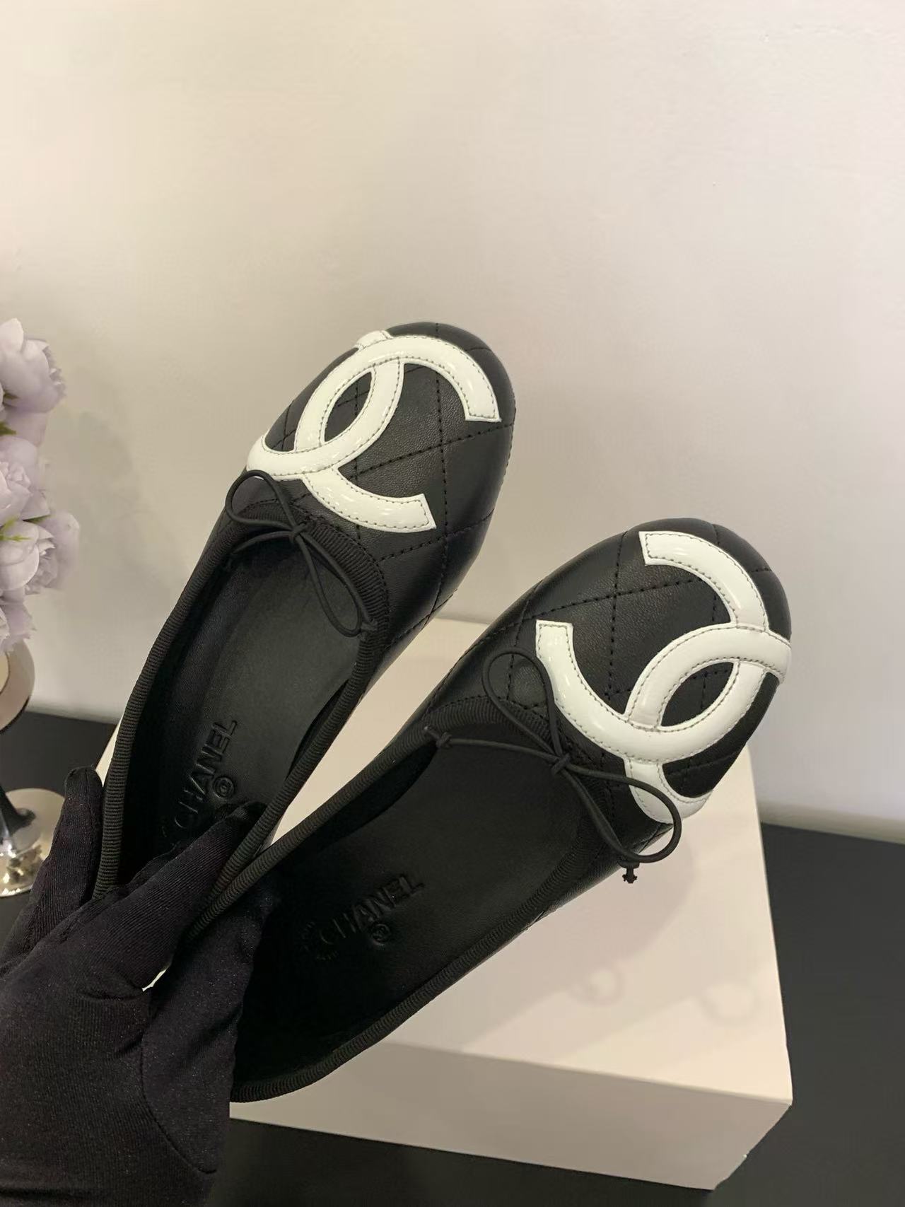 CHANE 1 ダブルC シープスキン フラットシューズ【50％割引+送料無料】