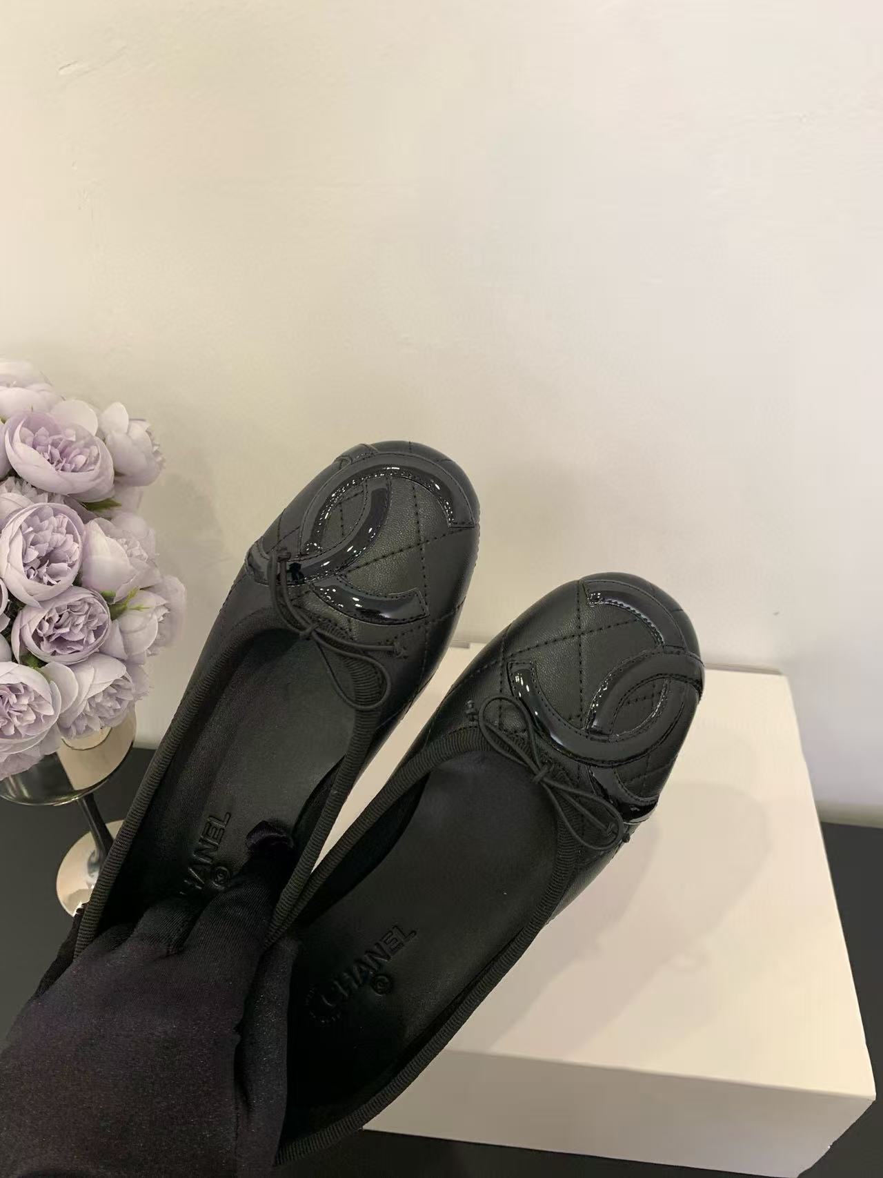 CHANE 1 ダブルC シープスキン フラットシューズ【50％割引+送料無料】