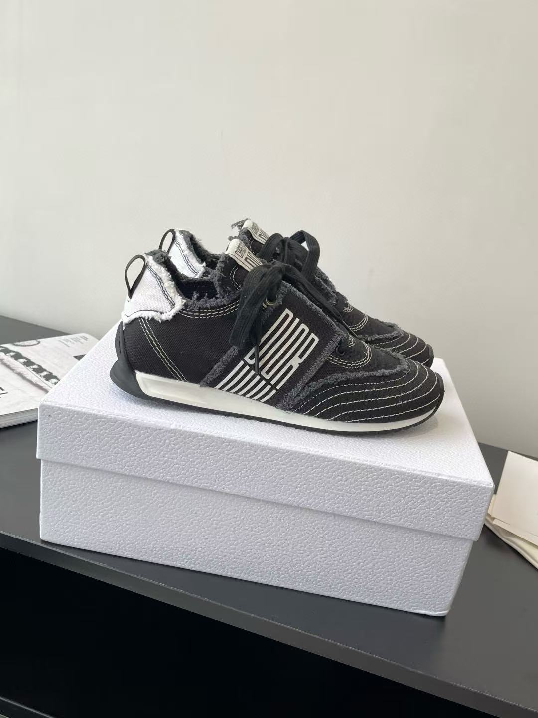 DI0Rの高品質スケッチスニーカー【50％割引+送料無料】