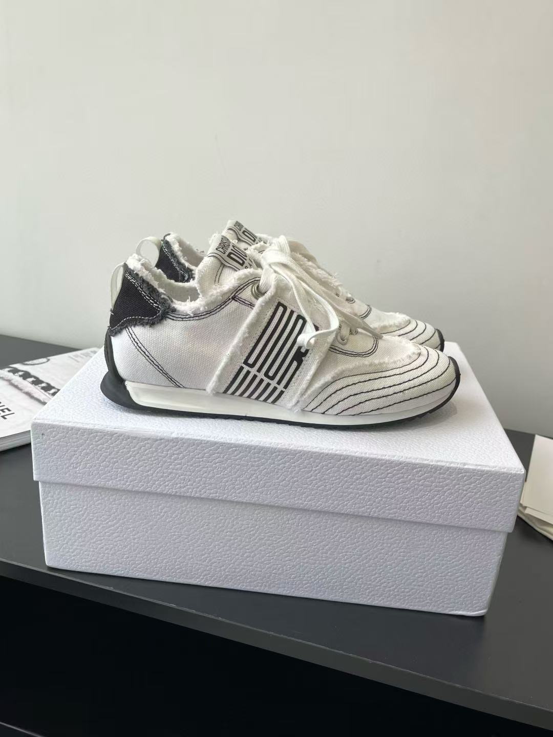 DI0Rの高品質スケッチスニーカー【50％割引+送料無料】