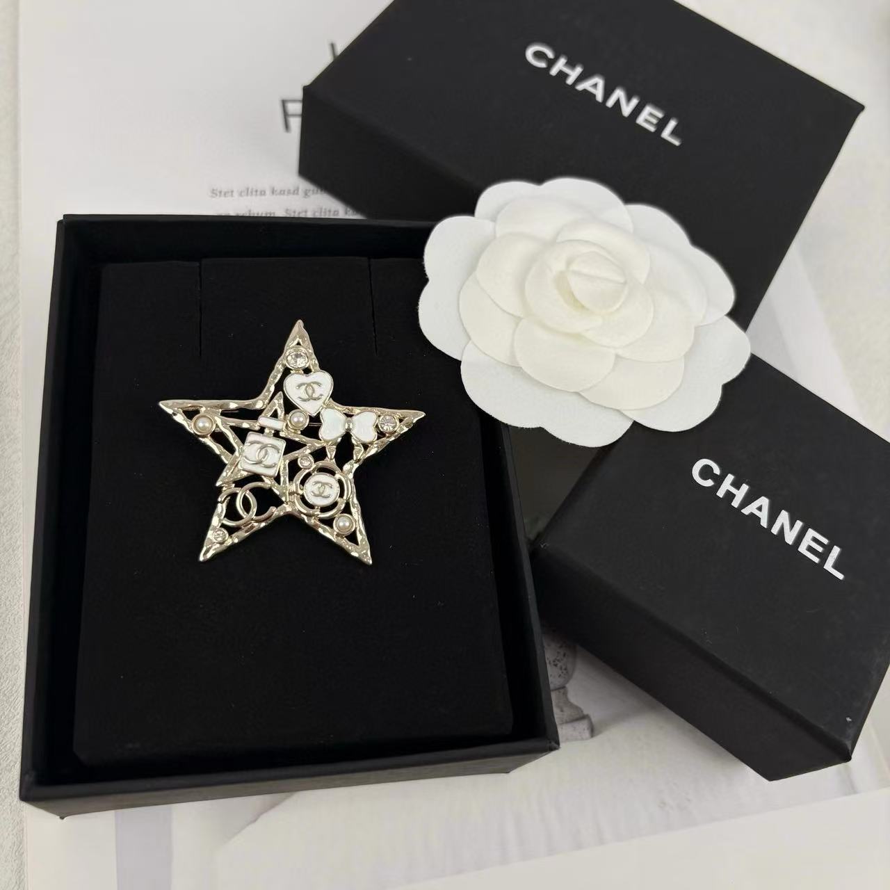 CHANE1 五芒星ダブルCブローチ【50％割引+送料無料】