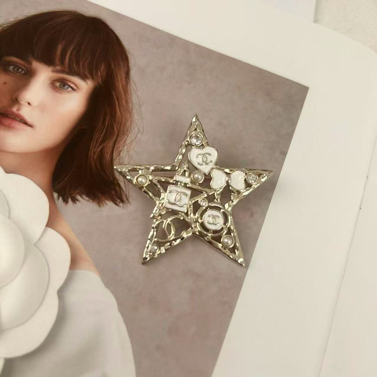 CHANE1 五芒星ダブルCブローチ【50％割引+送料無料】