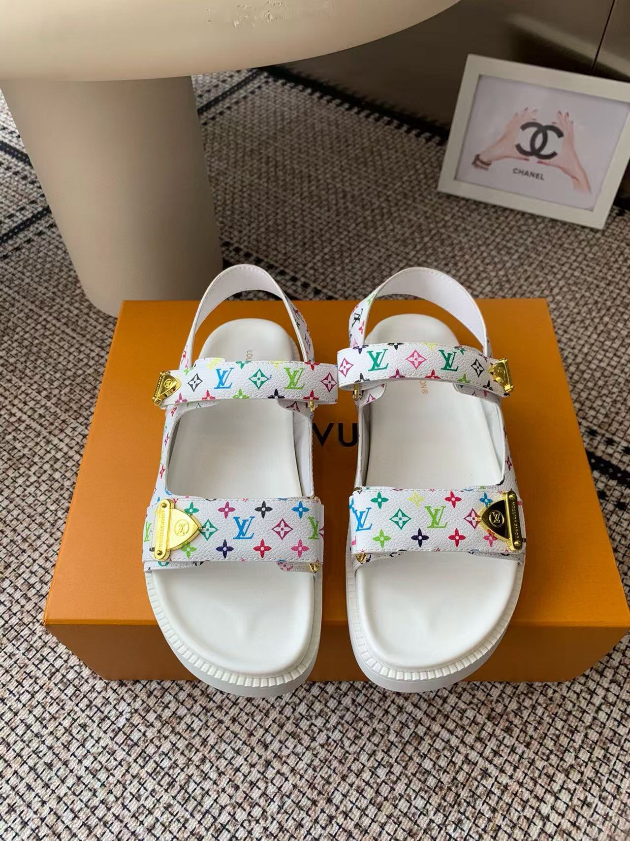 LVの高品質プリントビーチサンダル【50％割引+送料無料】