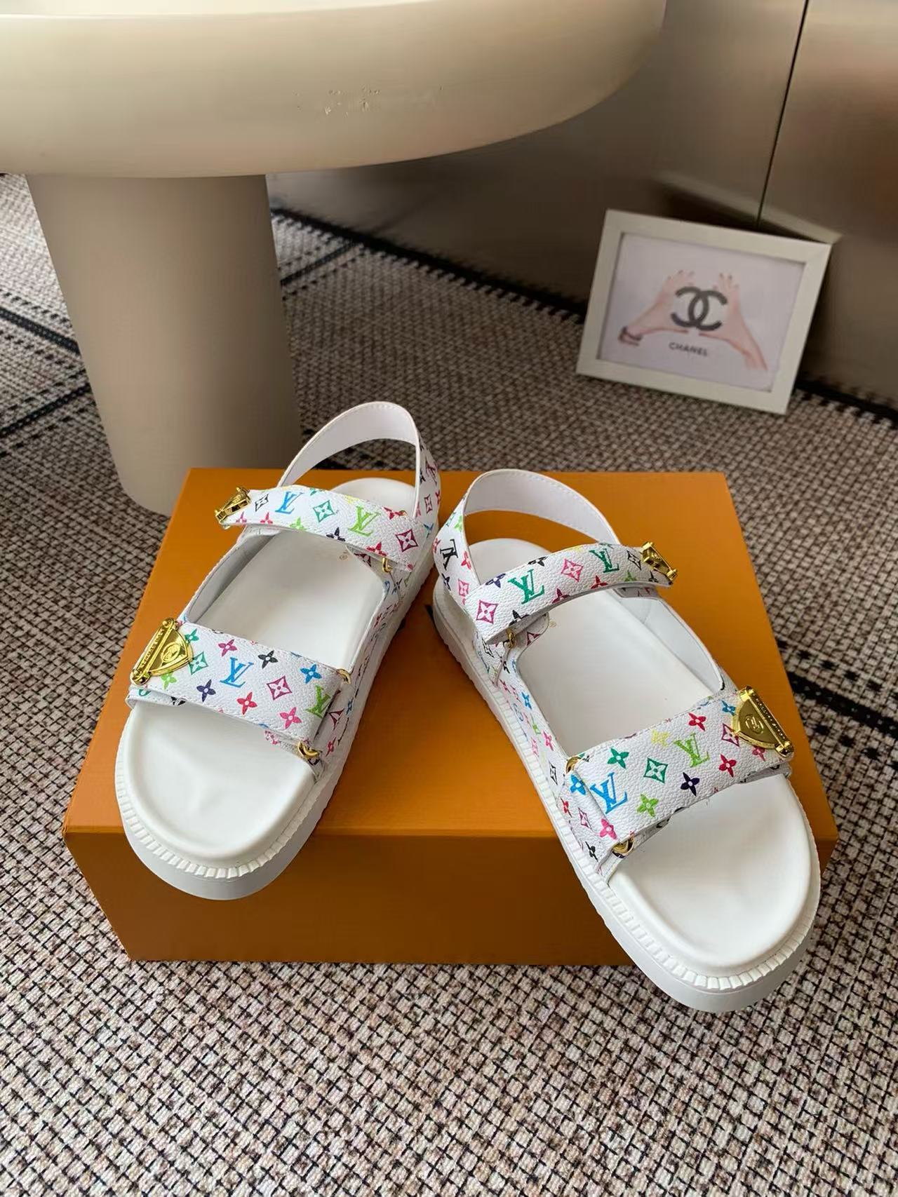 LVの高品質プリントビーチサンダル【50％割引+送料無料】