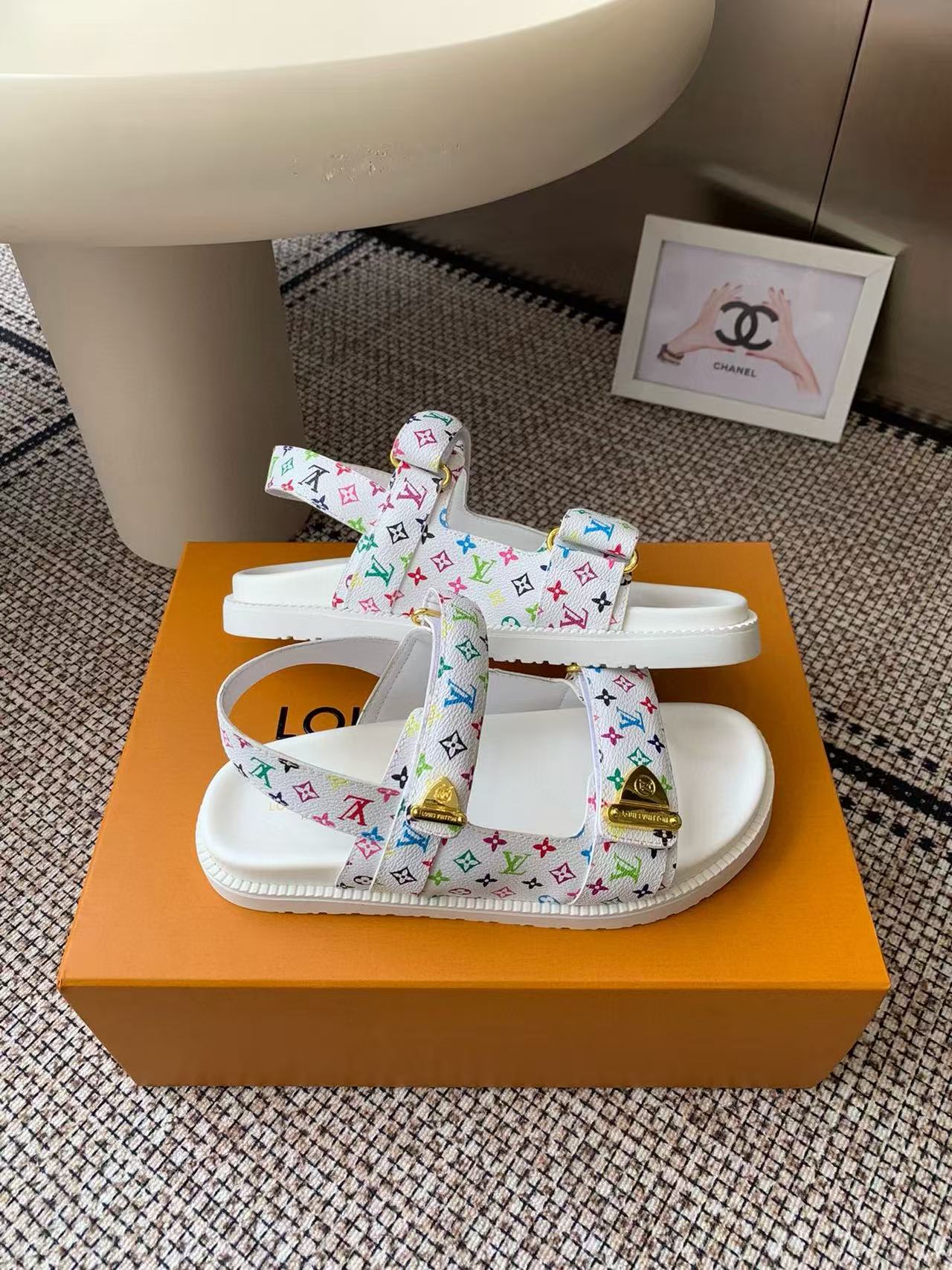 LVの高品質プリントビーチサンダル【50％割引+送料無料】