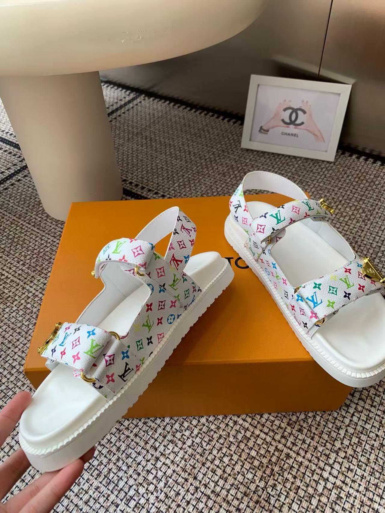 LVの高品質プリントビーチサンダル【50％割引+送料無料】